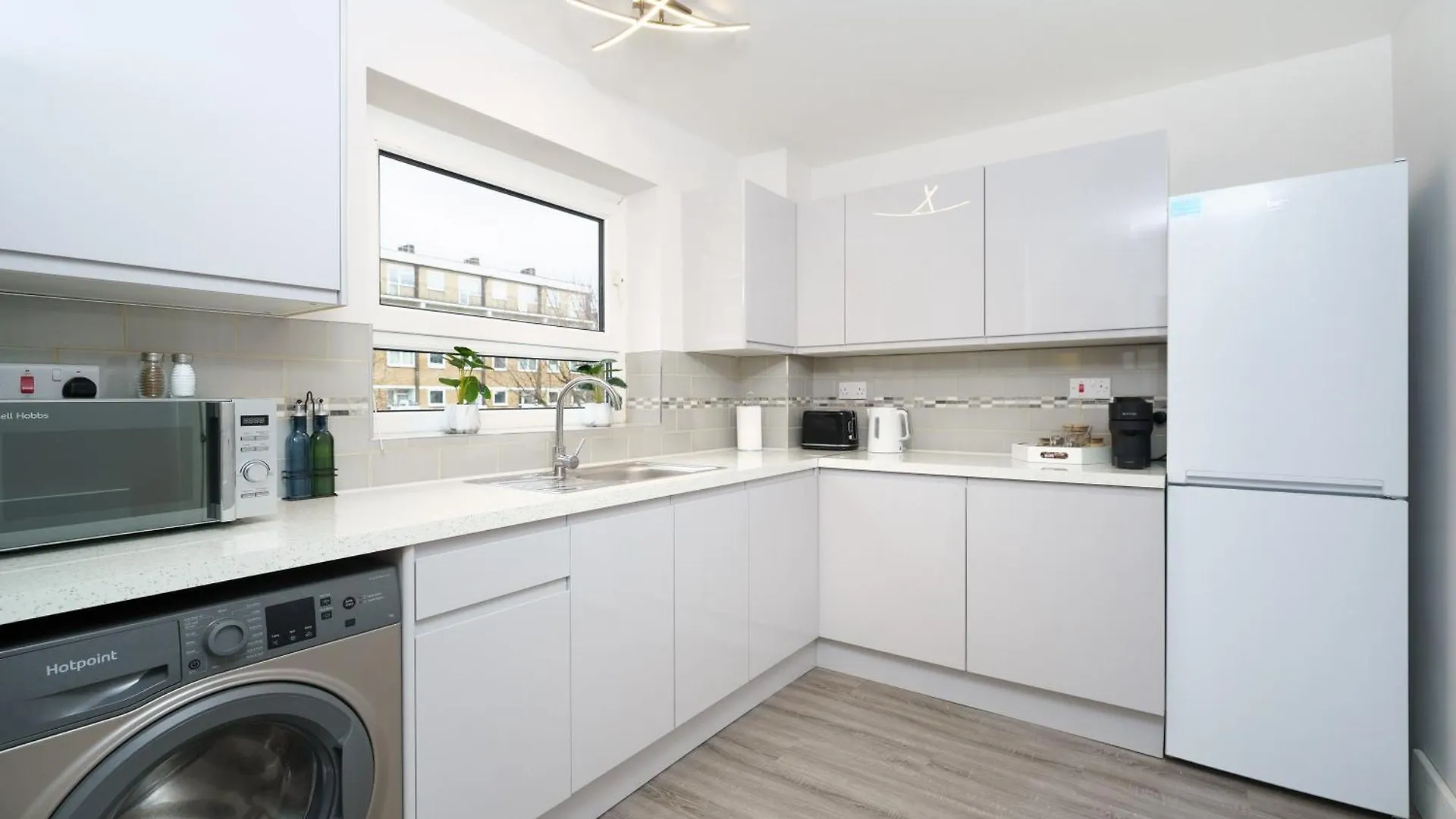 Modern 2 Bedroom Flat Near Tower Bridge London